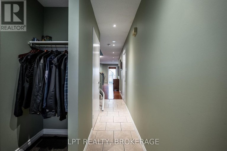28910041/491-valade-crescent/fallingbrookpineridge/ottawa/ontario/K4A2W6_6