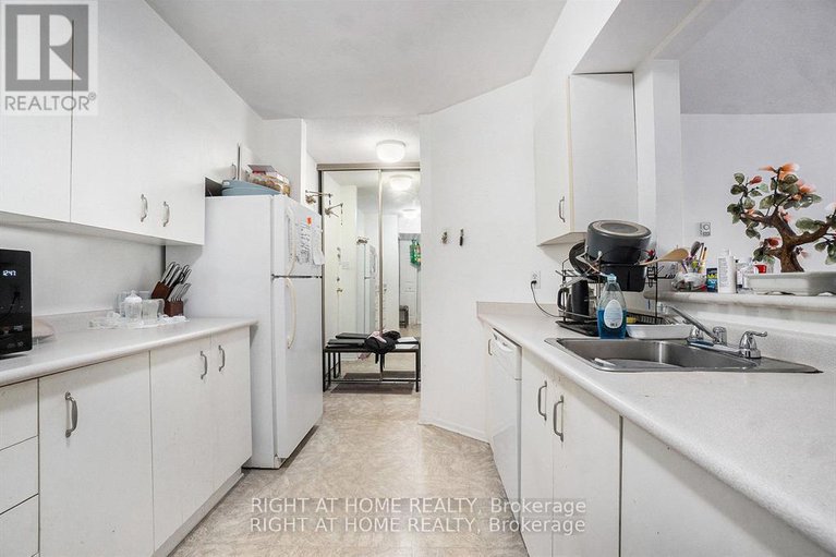 29212793/107-318-lorry-greenberg-drive/hunt-club-parkgreenboro/ottawa/ontario/K1T2R5_10