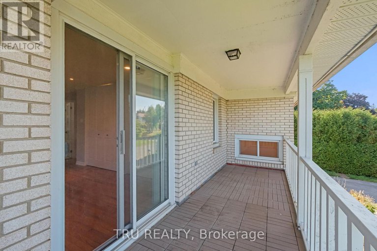 29114347/12-apache-crescent/city-viewskylinefisher-heightsparkwood-hills/ottawa/ontario/K2E6H7_32