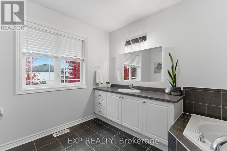 29033909/17-olde-towne-avenue/village-of-russell/russell/ontario/K4R0A5_37