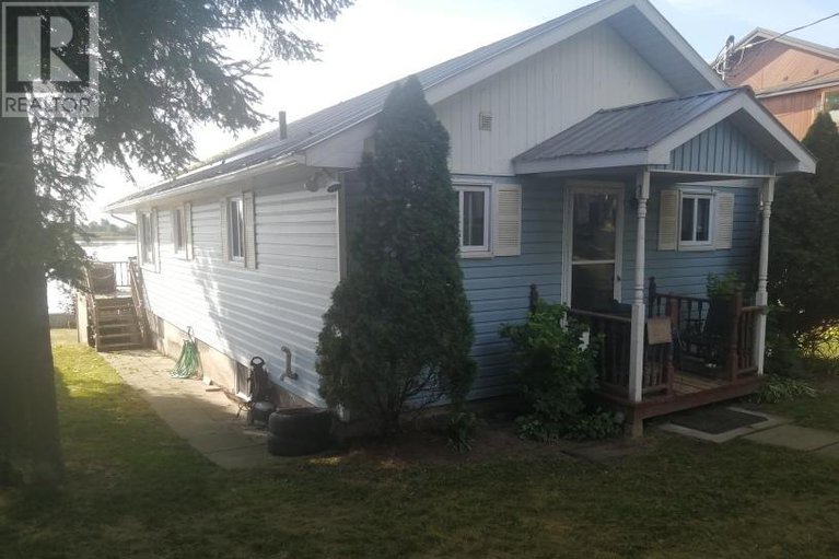 28877485/6803-st-louis-point-road-s/south-glengarry-charlottenburgh-twp/south-glengarry/ontario/K0C2E0_13