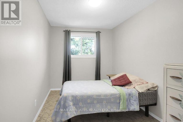 28858378/52-laurie-court/glencairnhazeldean/ottawa/ontario/K2L1S4_19
