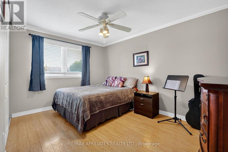 28886097/560-falwyn-crescent/fallingbrookridgemount/ottawa/ontario/K4A2A4_23