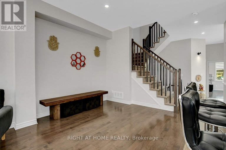 28656845/674-putney-crescent/stittsville-south/ottawa/ontario/K2S2N7_8