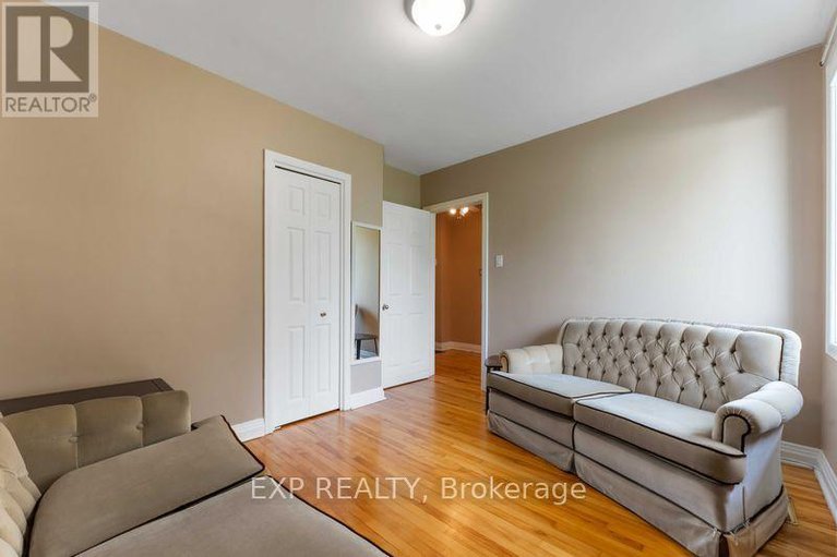 28608756/6-lyall-street/city-viewskylinefisher-heightsparkwood-hills/ottawa/ontario/K2E5G6_17