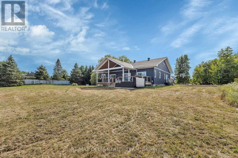 29366058/4645-mcneely-rd-road/sarsfieldbearbrook/ottawa/ontario/K4B1J1_37