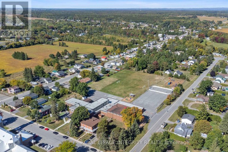 28896126/2217-lapointe-street/clarencerockland-twp/clarence-rockland/ontario/K0A1E0_44