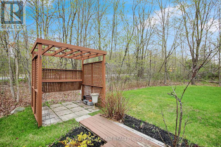 28297086/5719-stuewe-drive/manotick-east-to-manotick-station/ottawa/ontario/K4M1L2_38