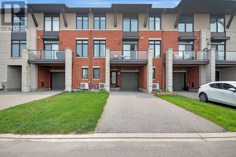 576 Labrador Crescent