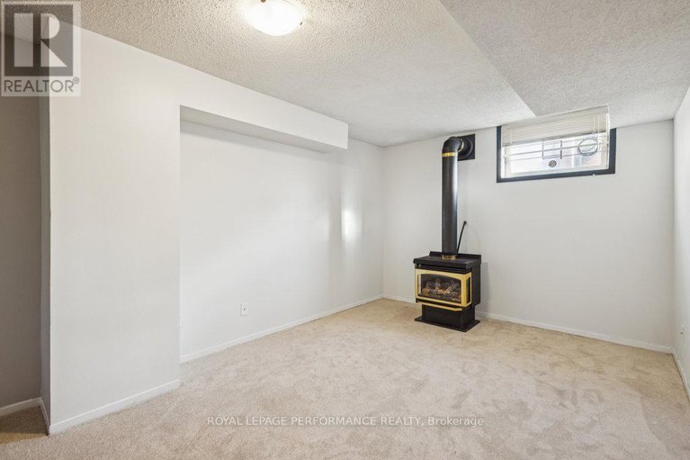 29029572/8-gillespie-crescent/hunt-club-woods/ottawa/ontario/K1V9X8_40