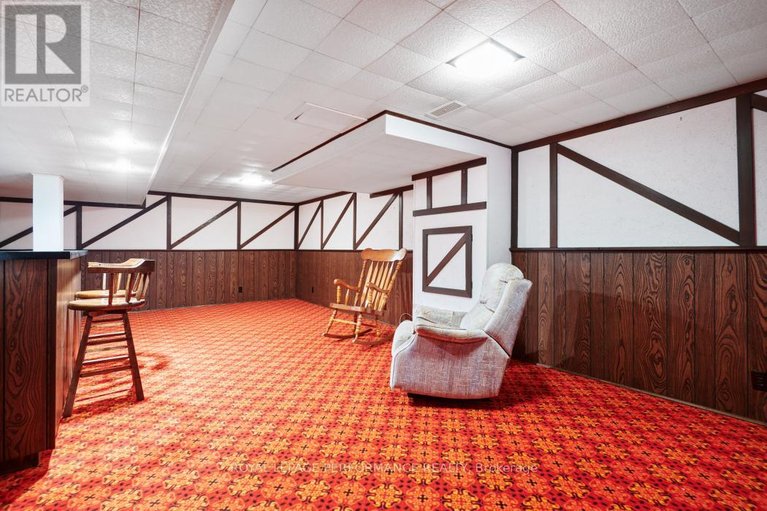 29450823/9-kilmory-crescent/borden-farmstewart-farmcarleton-heightsparkwood-hills/ottawa/ontario/K2E6M9_29