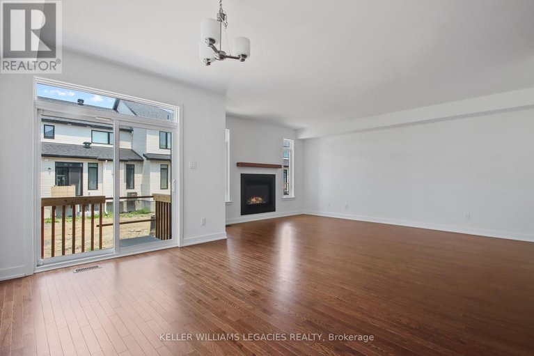 28608442/11-mendoza-way/emerald-meadowstrailwest/ottawa/ontario/K2S1B6_12