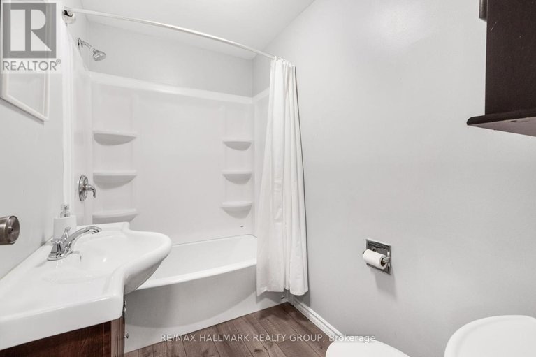 28884790/107-3445-uplands-drive/hunt-club/ottawa/ontario/K1V9N5_22