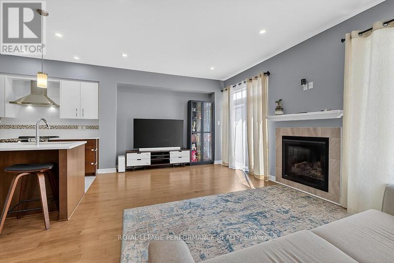 29557576/790-cairn-crescent/mer-bleuebradley-estatesanderson-park/ottawa/ontario/K1W0P7_9