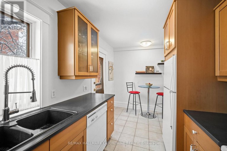 28286991/143-blackburn-avenue/sandy-hill/ottawa/ontario/K1N8A6_15
