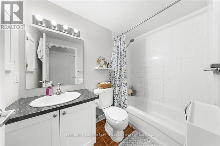 29316892/1108-134-york-street/lower-townbyward-market/ottawa/ontario/K1N1K8_21