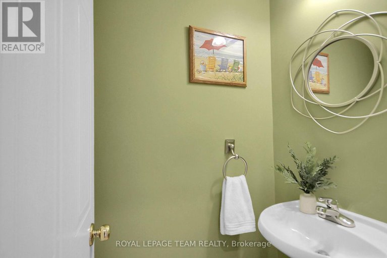 28277167/484-meadowbreeze-drive/emerald-meadowstrailwest/ottawa/ontario/K2M2T6_4