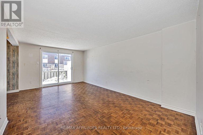 28512908/67-392-garden-glen-private/meadowlandscrestview/ottawa/ontario/K2G1E4_8