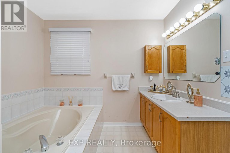 28746795/2103-gardenway-drive/fallingbrookgardenway-south/ottawa/ontario/K4A3K2_30