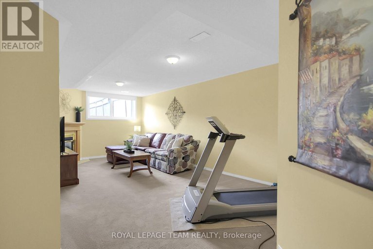 28277167/484-meadowbreeze-drive/emerald-meadowstrailwest/ottawa/ontario/K2M2T6_26