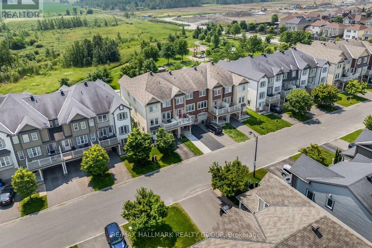 28798699/110-sunshine-crescent/notting-hillsummerside/ottawa/ontario/K4A0V3_28