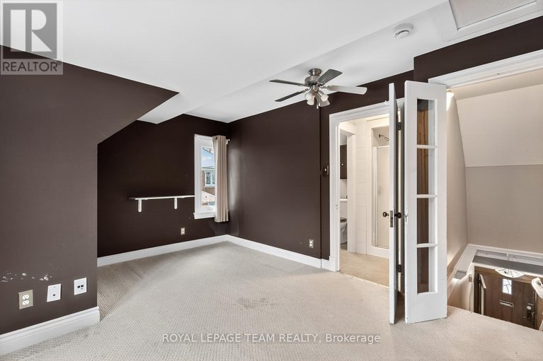 29121392/405-hamilton-avenue-s/civic-hospital/ottawa/ontario/K1Y1C9_28