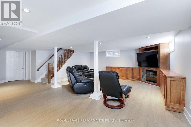 28924054/1347-highgate-road/parkway-park/ottawa/ontario/K2C2Y5_25