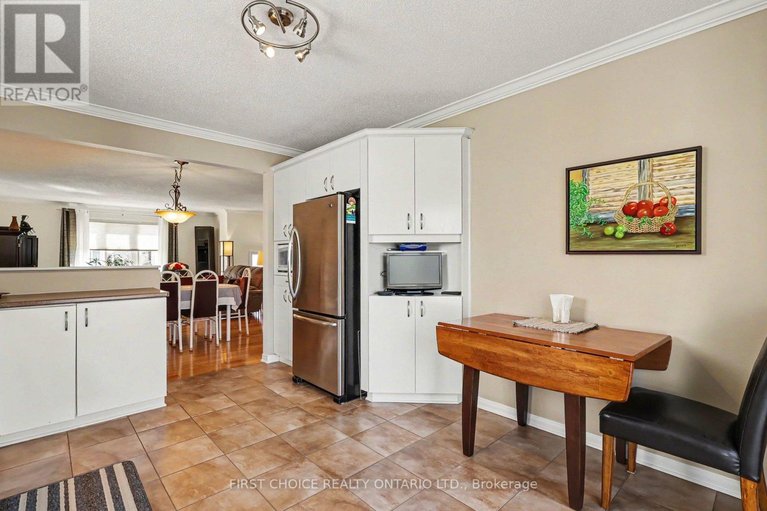 29580103/3395-descotes-circle/town-of-rockland/clarence-rockland/ontario/K4K1A8_9