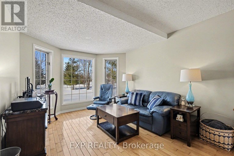 29386190/1284-old-carriage-lane/north-dundas-mountain-twp/north-dundas/ontario/K0C2K0_6