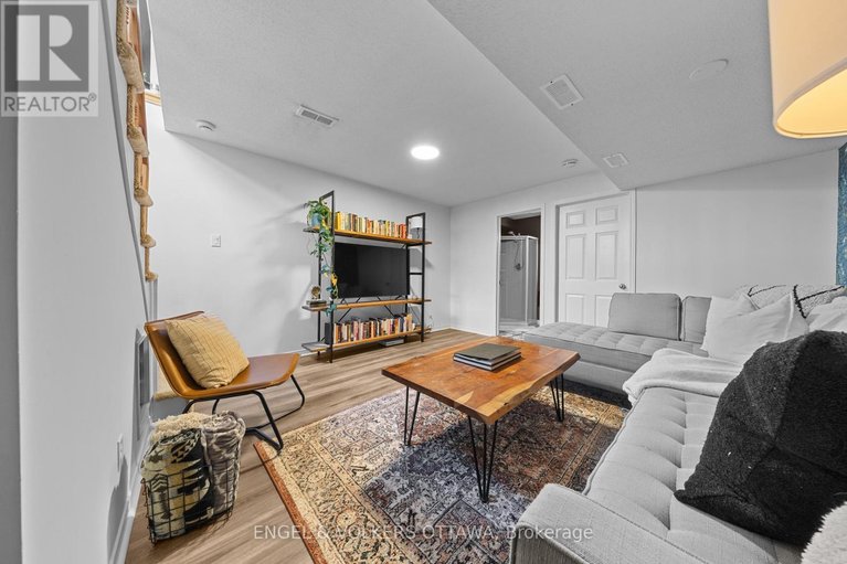 29670402/9-festive-private/central-park/ottawa/ontario/K2C4A1_29