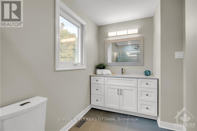 28611833/2177-lenester-avenue/mckellar-heightsglabar-park/ottawa/ontario/K2A4A9_15