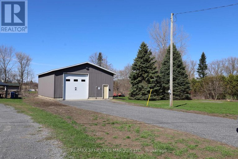 29444541/6769-st-polycarp-street/moose-creek/north-stormont/ontario/K0C1W0_17