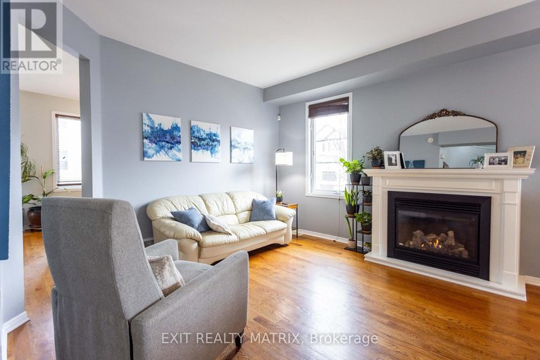 28414498/221-hillpark-high-street/mer-bleuebradley-estatesanderson-park/ottawa/ontario/K1W0B5_11