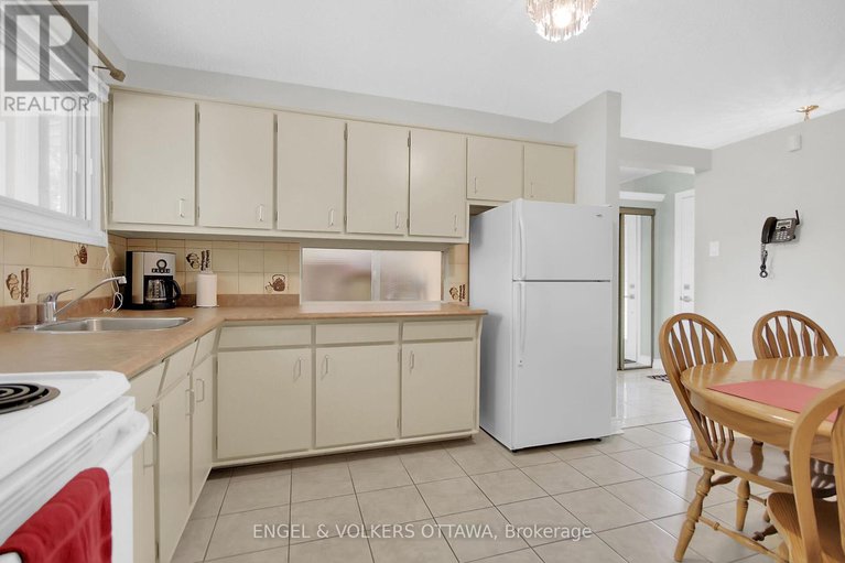 28483641/8-greenwich-avenue/carleton-heights/ottawa/ontario/K2E5E6_9