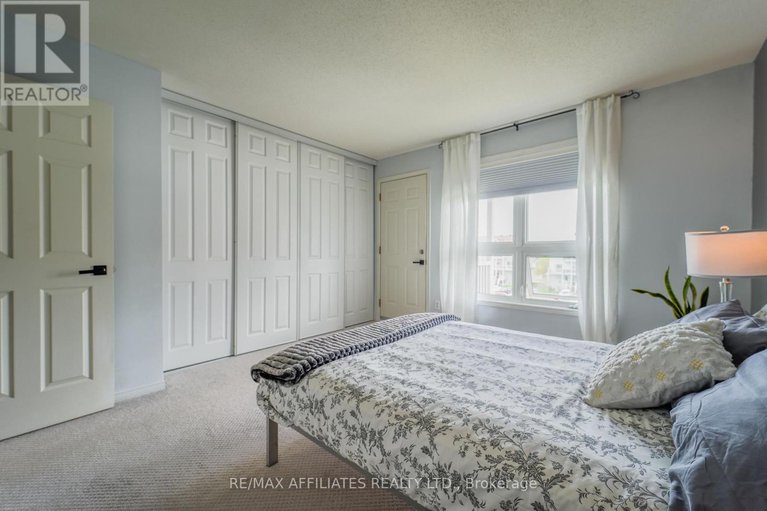 28288908/318-crownridge-drive-n/emerald-meadowstrailwest/ottawa/ontario/K2M3A5_23