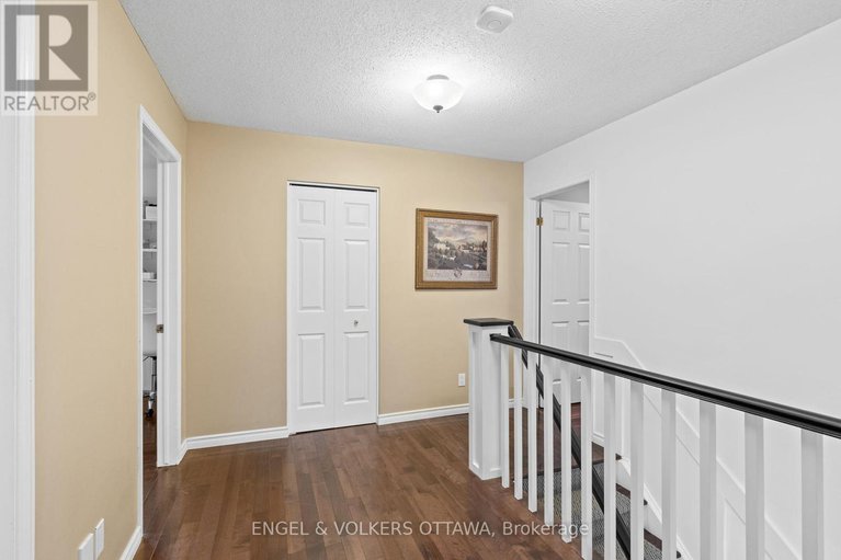 28604093/935-fieldown-street/cumberland-ridge/ottawa/ontario/K4C1B9_16