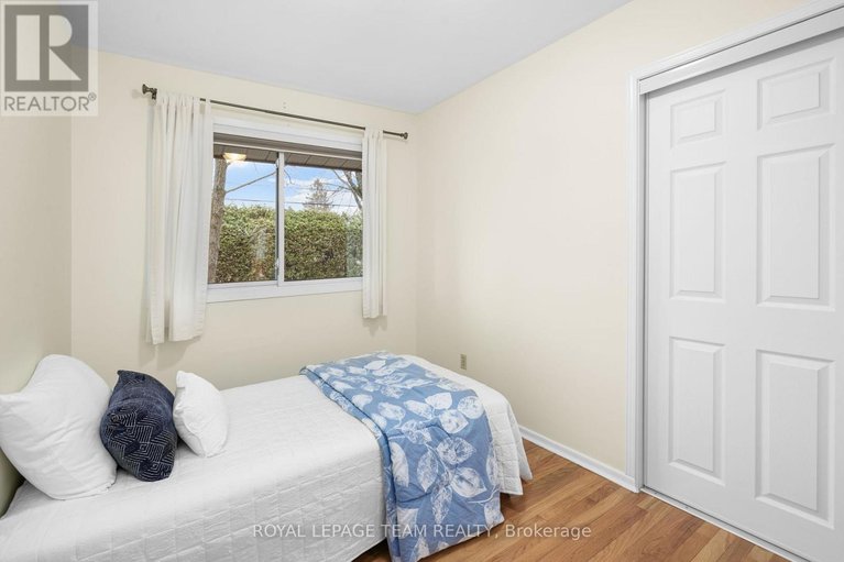 29618912/30-elmsley-crescent/arbeatha-park/ottawa/ontario/K2H6V3_29