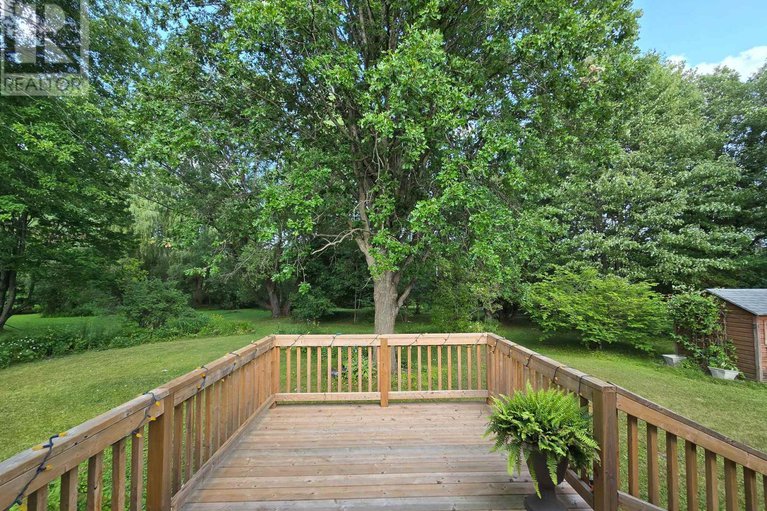 28656808/6481-rideau-valley-drive-n/manotick-south-to-roger-stevens/ottawa/ontario/K4M1B3_36