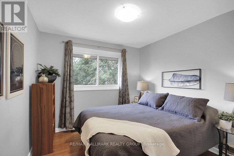 28792256/904-pinewood-crescent/queensway-terrace-north/ottawa/ontario/K2B5Y4_22