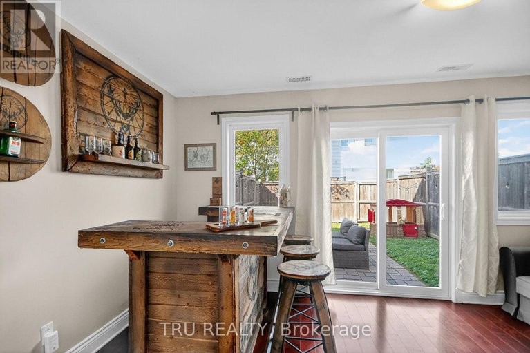 28954413/2642-palings-private/emerald-woodssawmill-creek/ottawa/ontario/K1T4A4_40