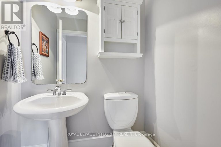28624550/11-honeywood-court/riverside-southgloucester-glen/ottawa/ontario/K1V1Y4_16