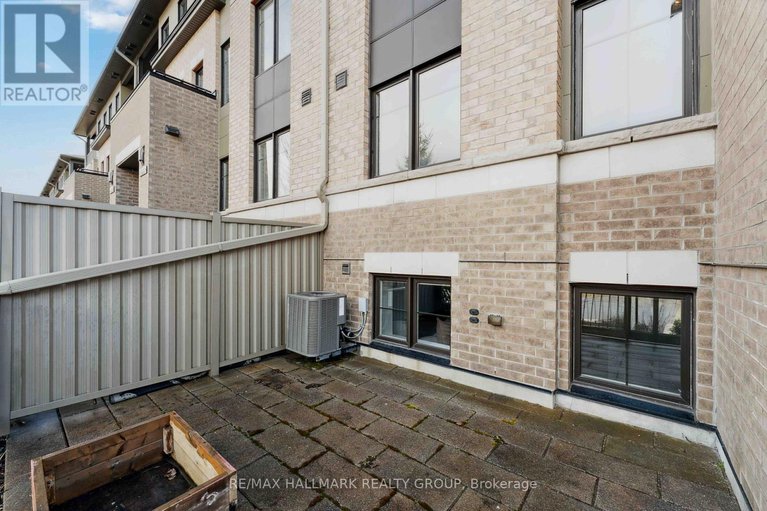 28421712/293a-titanium-private/convent-glen-north/ottawa/ontario/K1C0A5_26