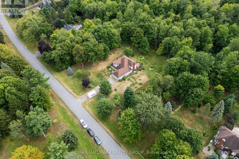 28835565/1103-rideau-bend-crescent/manotick-east-to-manotick-station/ottawa/ontario/K4M1B6_42