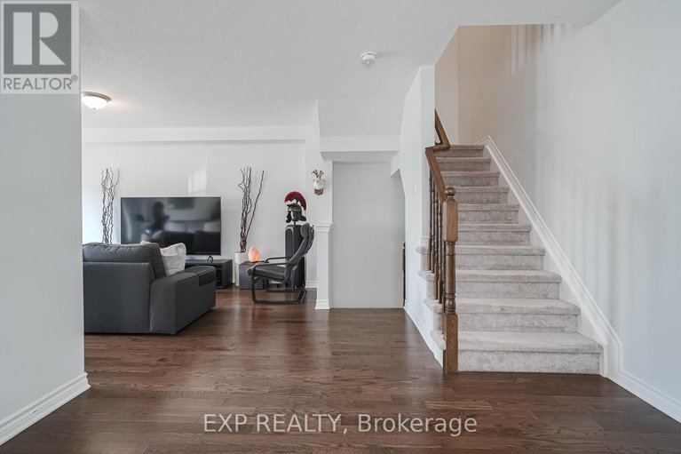 28479701/595-foxlight-circle/emerald-meadowstrailwest/ottawa/ontario/K2M0L9_5