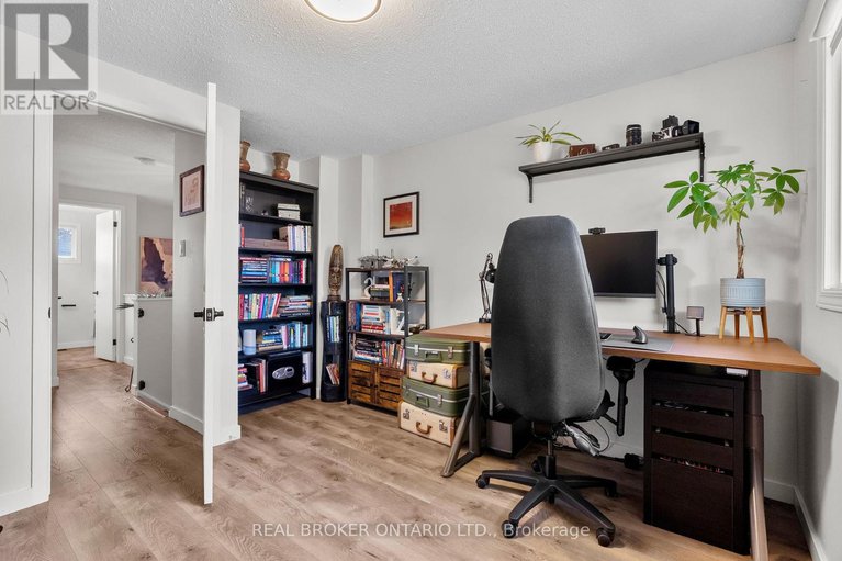 28983719/a-3911-old-richmond-road/arbeatha-park/ottawa/ontario/K2H8T9_23