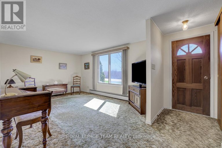 29655714/5523-mitch-owens-road/manotick-south-to-roger-stevens/ottawa/ontario/K1X1C2_3