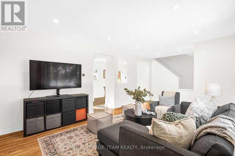 29392514/852-borthwick-avenue/castle-heightsrideau-high/ottawa/ontario/K1K2M8_11