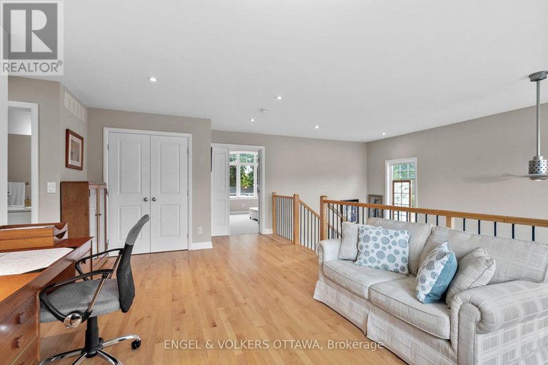 28925746/27-esquimault-avenue/bruce-farmgraham-parkqualicumbellands/ottawa/ontario/K2H6Z4_23