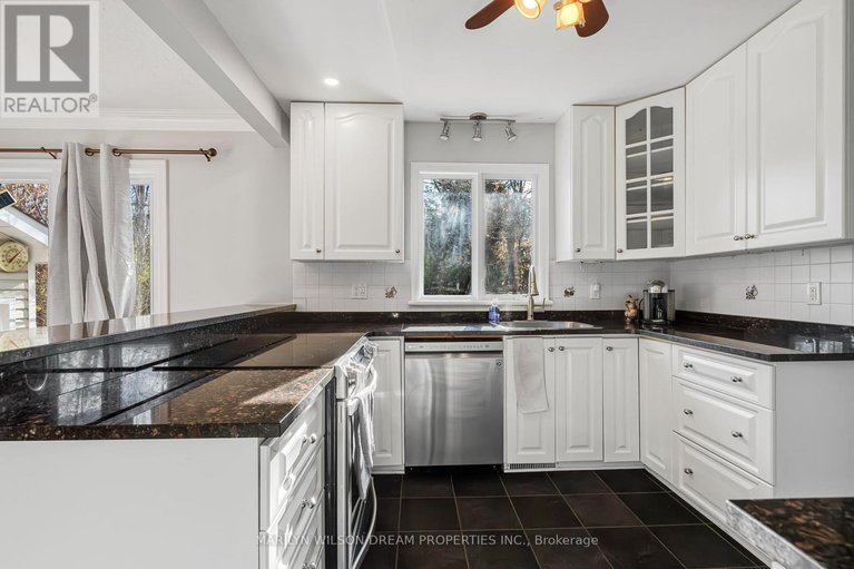 28155106/446-thessaly-circle/alta-vistafaircrest-heights/ottawa/ontario/K1H5W5_17