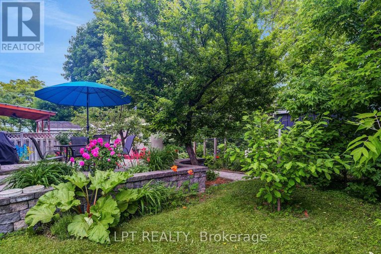 28499905/10a-ashburn-drive/borden-farmstewart-farmcarleton-heightsparkwood-hills/ottawa/ontario/K2E6N3_43
